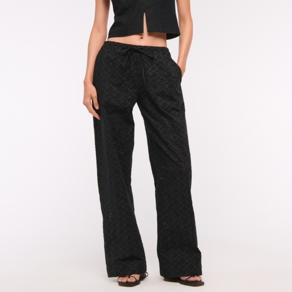 NWT Abercrombie & Fitch Eyelet Pull On Pant
